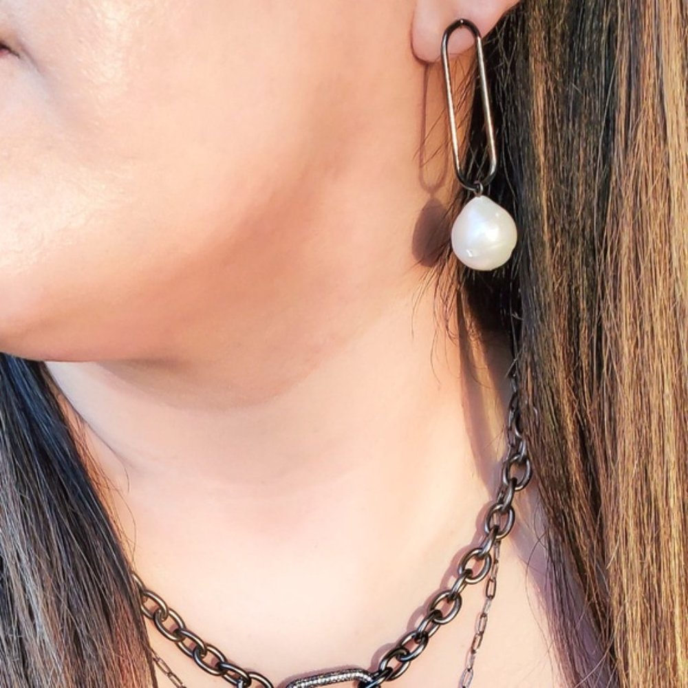NEW Baroque Freshwater Pearls Paperclip Hoop NWT - Picture 6 of 6